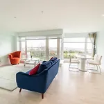 Luxurious Seaside Apartment