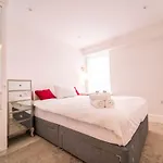 Luxurious Seaside Apartment