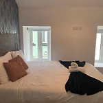 Eyre Square Lane Budget Rooms