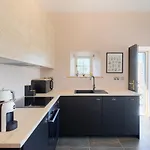 Coach House Cottage On The Shores Of Lough Corrib