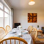 65 - Spacious Three Bed Apartment