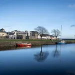 Modern Canal View Home, In City Centre, Sleeps 8