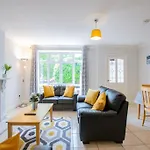 16 - Spacious Apartment With Parking