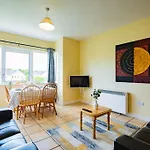 82 - 3 Bed Apartment By Shortstays