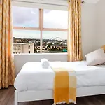 Cresent Townhouse