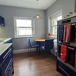 Luxury City Apartment - Sleeps 7