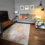 Luxury City Apartment - Sleeps 7