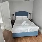 Luxury City Apartment - Sleeps 7