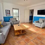 Cool Dockland Apt, Sleeps 5, With Parking