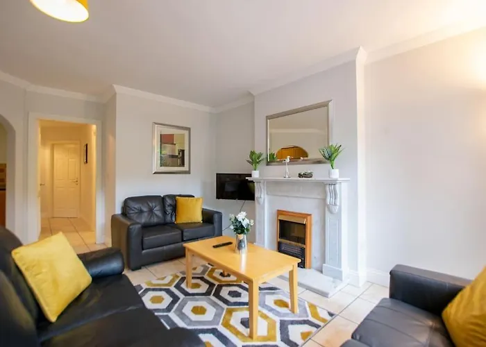 16 - Spacious Apartment With Parking