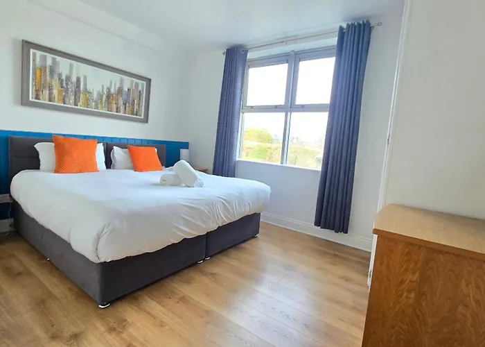 Cool Dockland Apt, Sleeps 5, With Parking