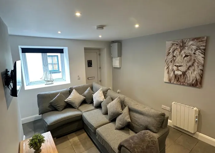 8 Eyre Square Lane