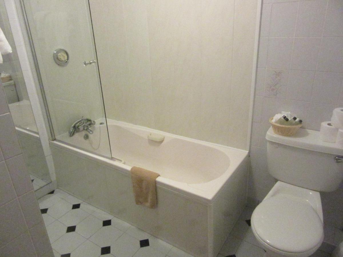 College Crest House 3* Galway