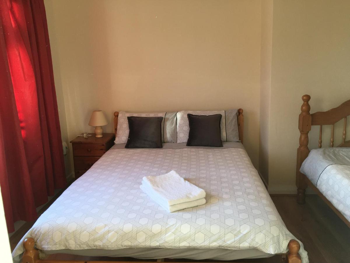 Double & Twin Rahoon Homestay Galway
