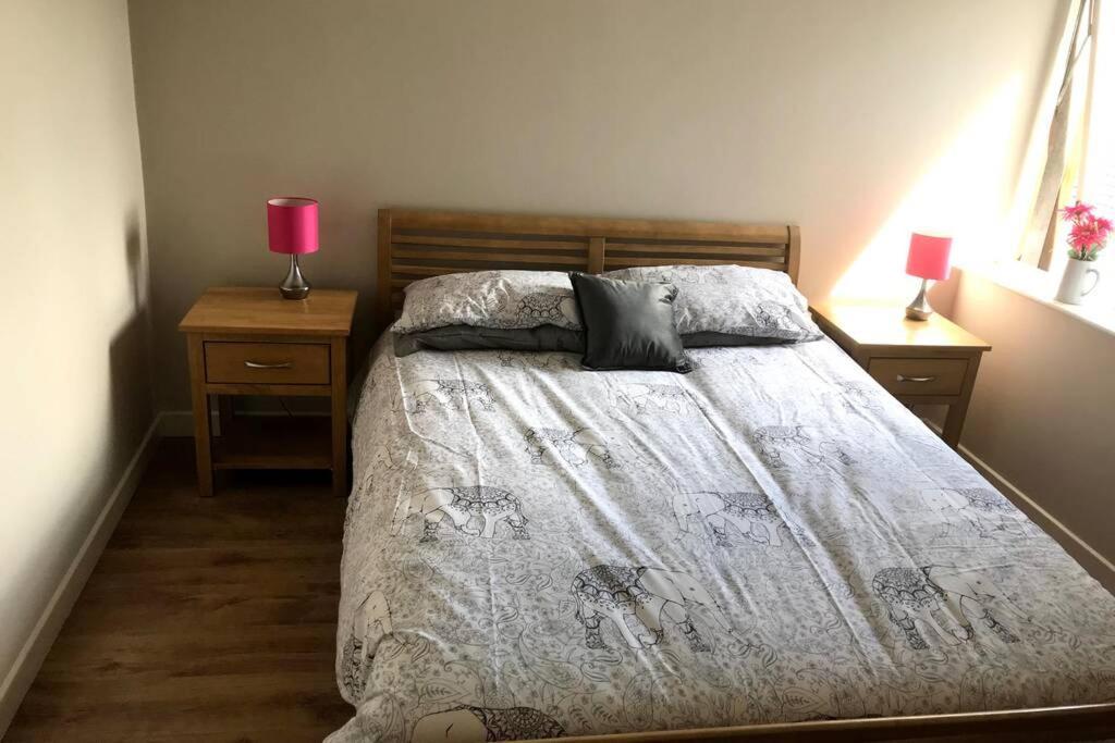 Apartment Stylish 3 Bed With Lough Atalia Views