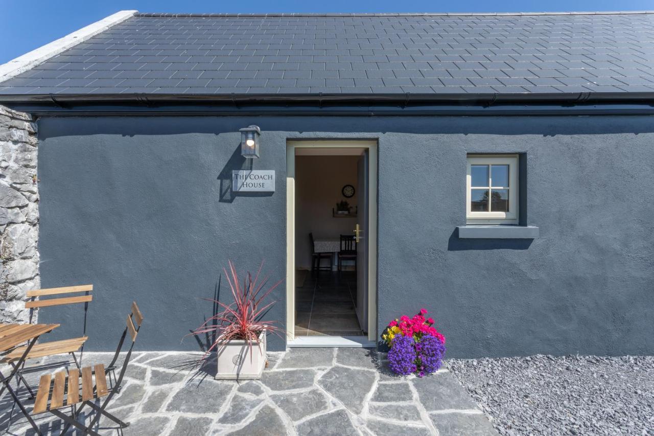 Coach House On The Shores Of Lough Corrib * Galway