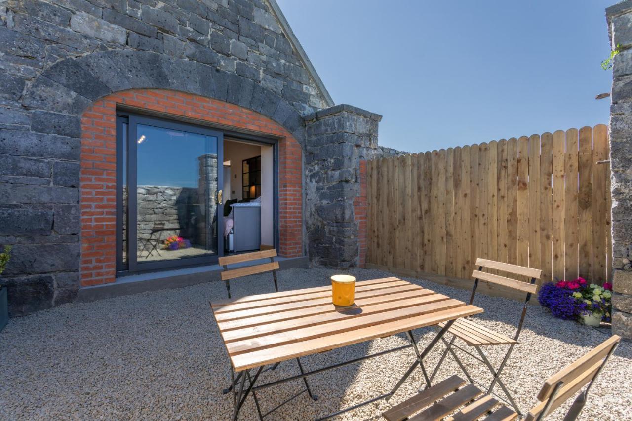 Coach House On The Shores Of Lough Corrib *