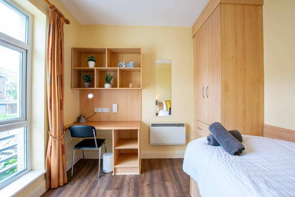 Holiday home 121 - Center 4 Bedroom Townhouse, Sleeps 6 Galway