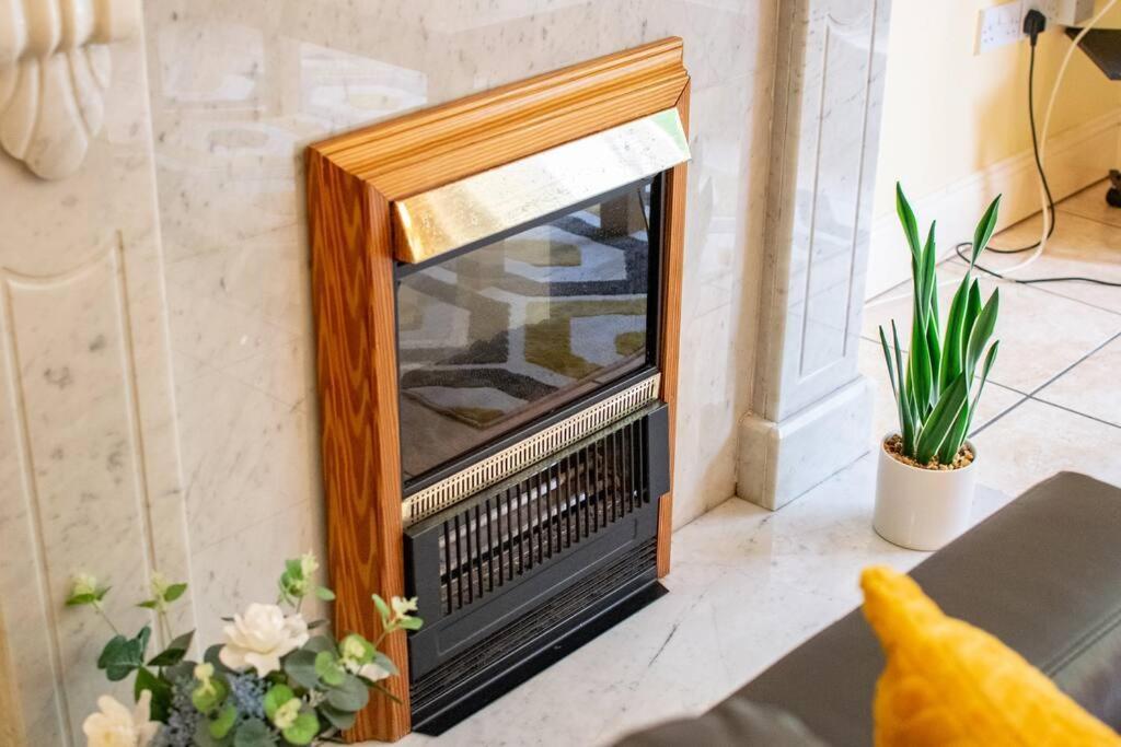 121 - Center 4 Bedroom Townhouse, Sleeps 6 * Galway