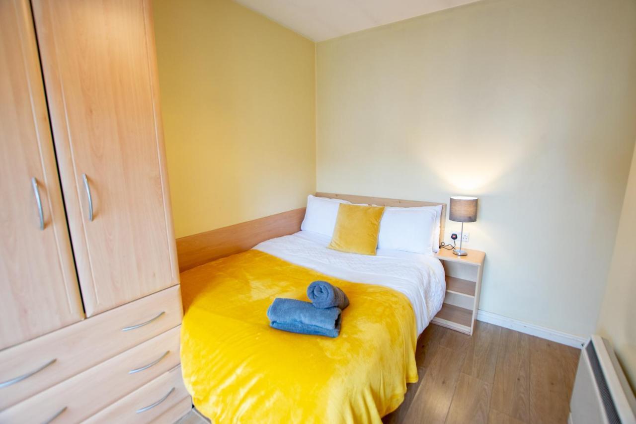 121 - Center 4 Bedroom Townhouse, Sleeps 6 * Galway