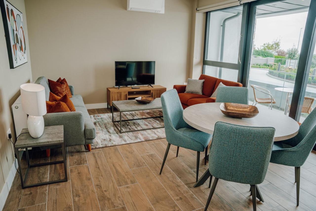 Shoreline Apartment *