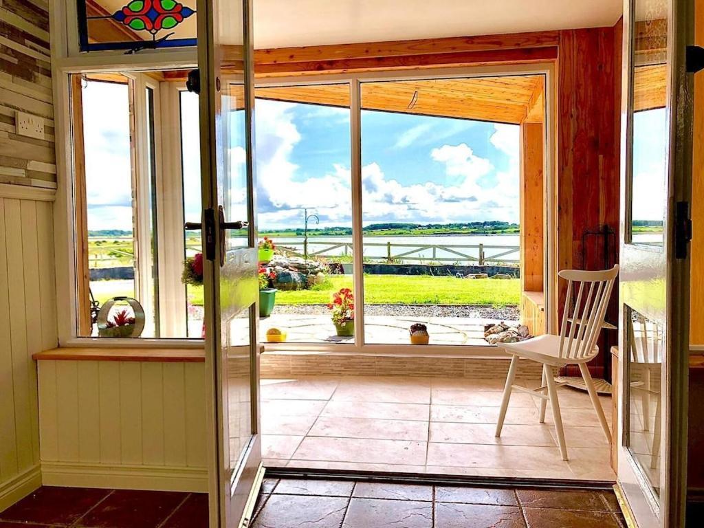 Attractive Cosy One Bedroom Ocean View On Bay Apartment