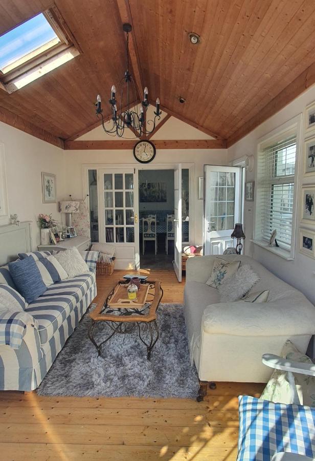 Homestay 124 ,castlelawn Heights, Headford Road Homestay
