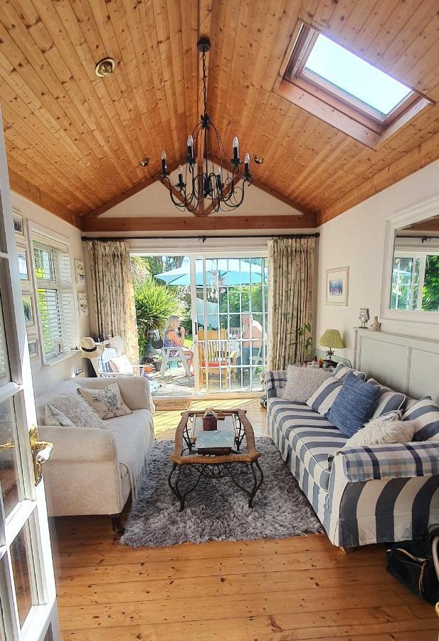 124 ,castlelawn Heights, Headford Road Homestay *