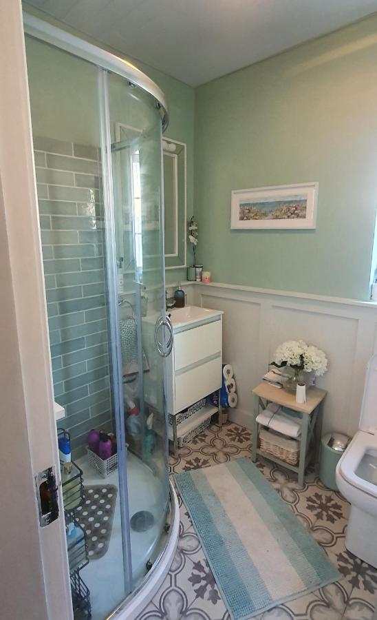 124 ,castlelawn Heights, Headford Road Homestay Homestay *
