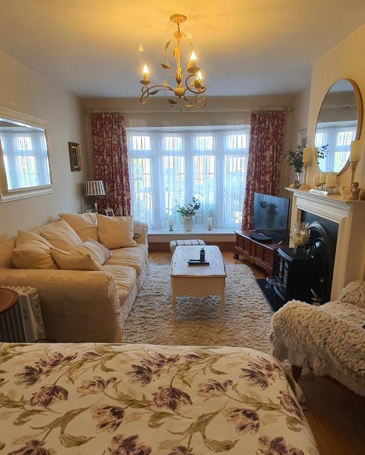 Homestay 124 ,castlelawn Heights, Headford Road Homestay *