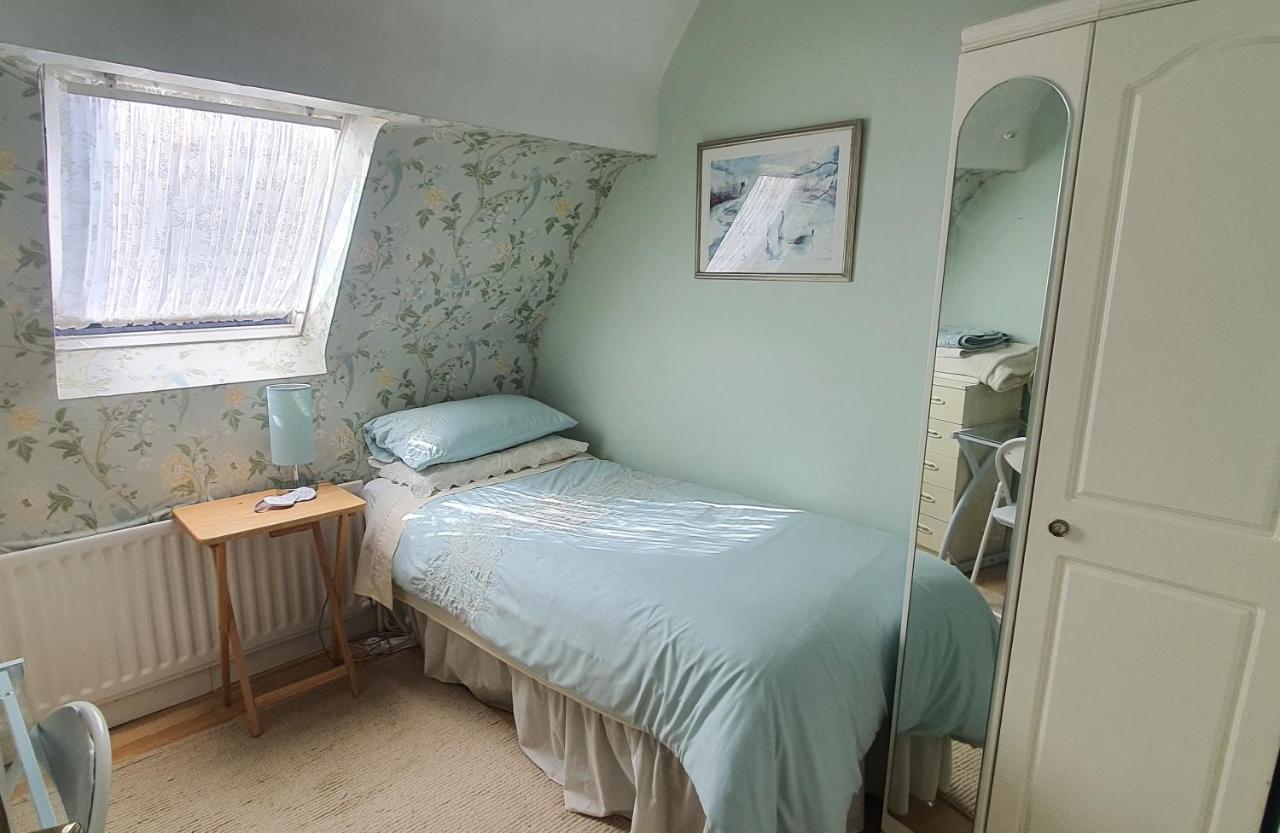 Homestay 124 ,castlelawn Heights, Headford Road Homestay Galway
