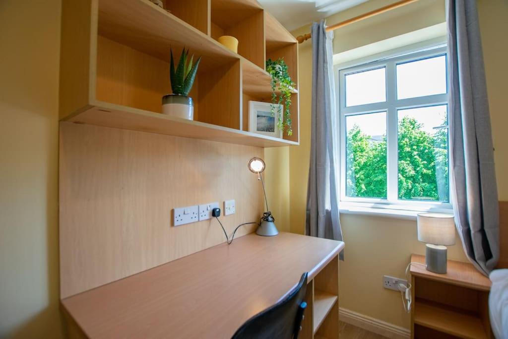 89 - Spacious Townhouse By Shortstays Holiday home *