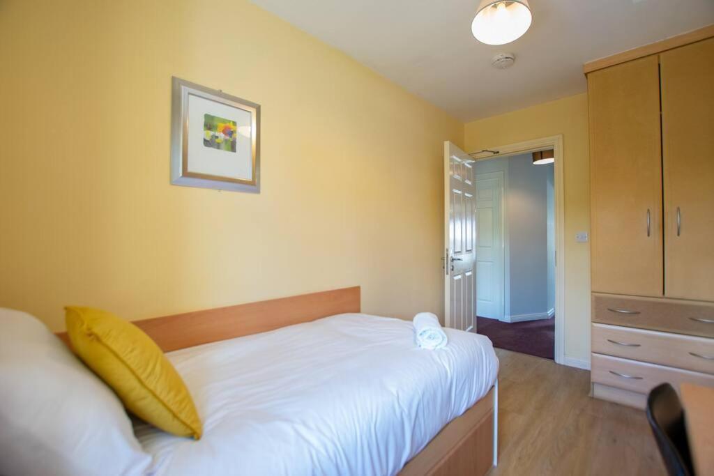 89 - Spacious Townhouse By Shortstays Holiday home Galway