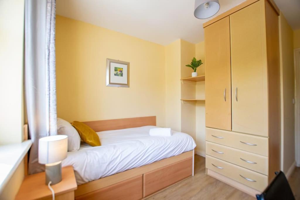 Holiday home 89 - Spacious Townhouse By Shortstays *