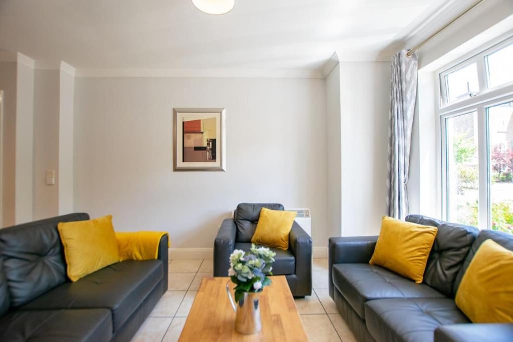 89 - Spacious Townhouse By Shortstays *