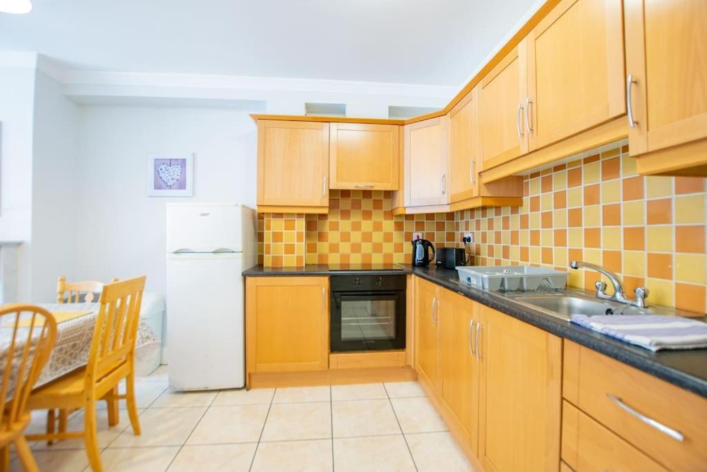 Holiday home 89 - Spacious Townhouse By Shortstays Galway