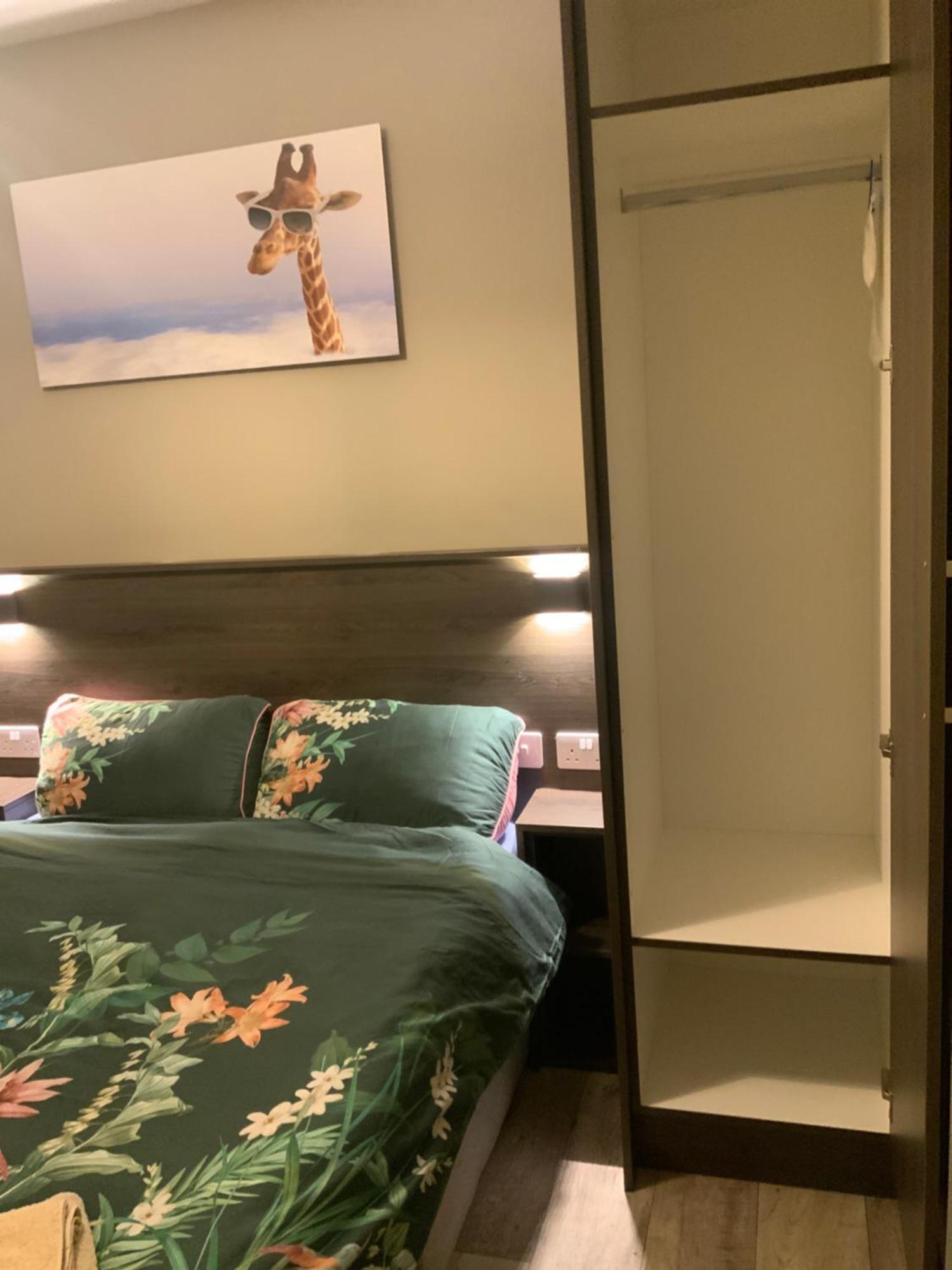 Cozy Small 1 Bedroom *