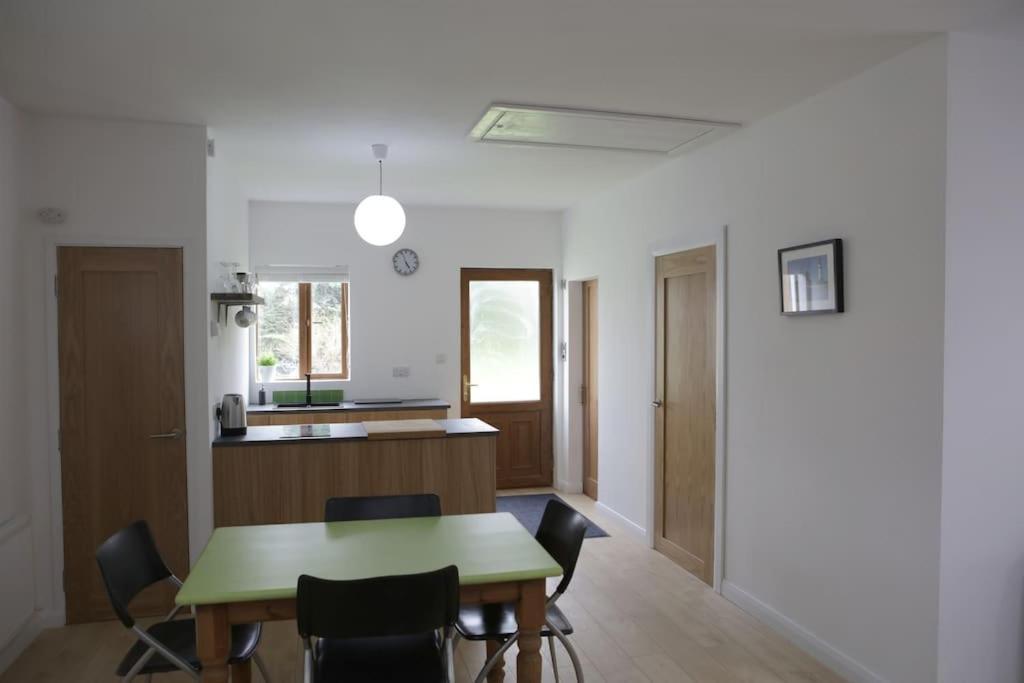 Spacious Modern One Bedroom *