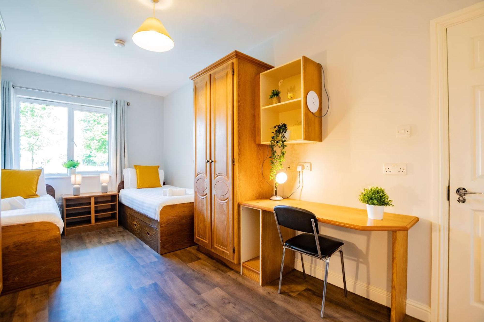 Apartment 65 - Spacious Three Bed *
