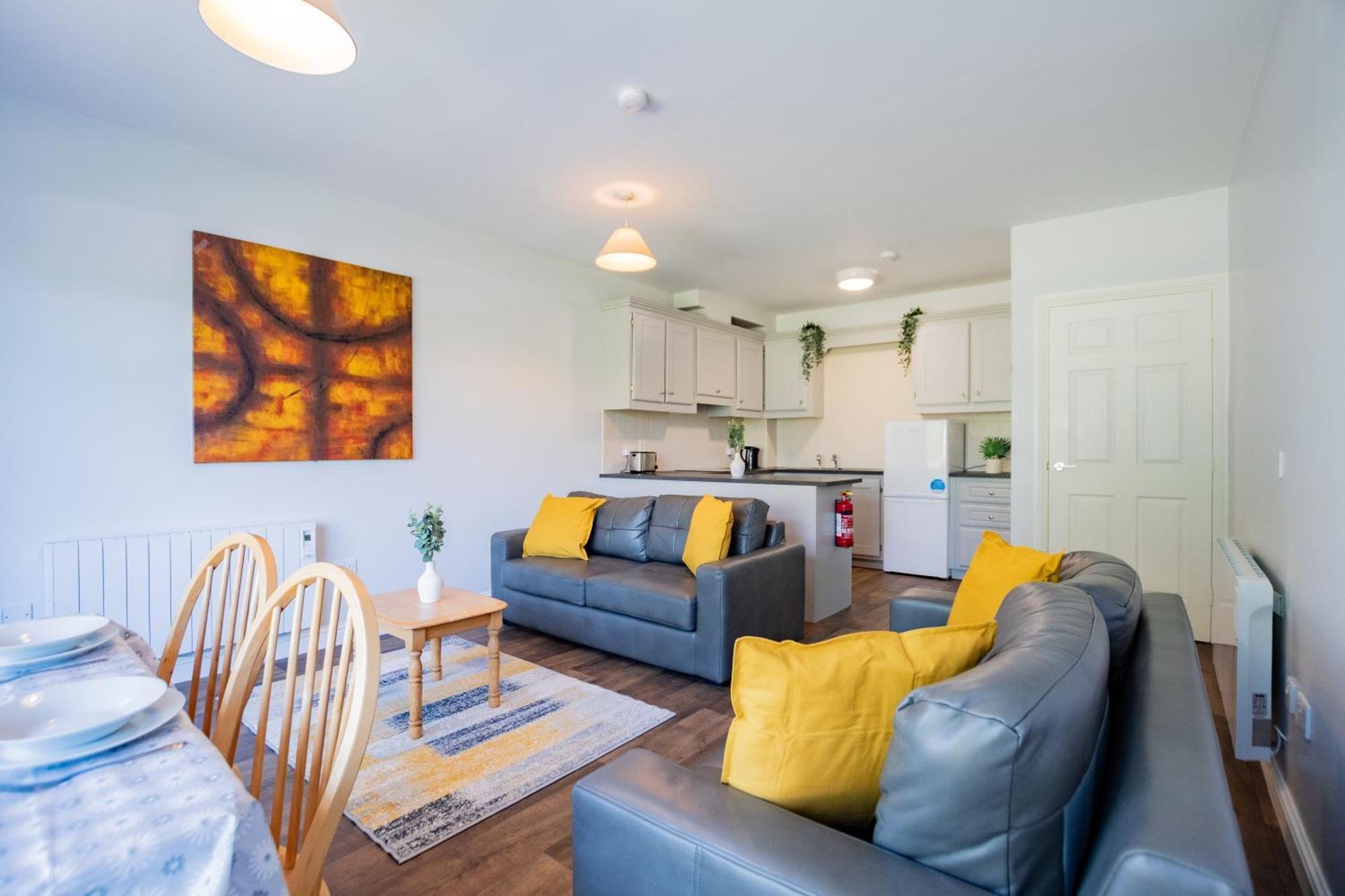 65 - Spacious Three Bed * Galway