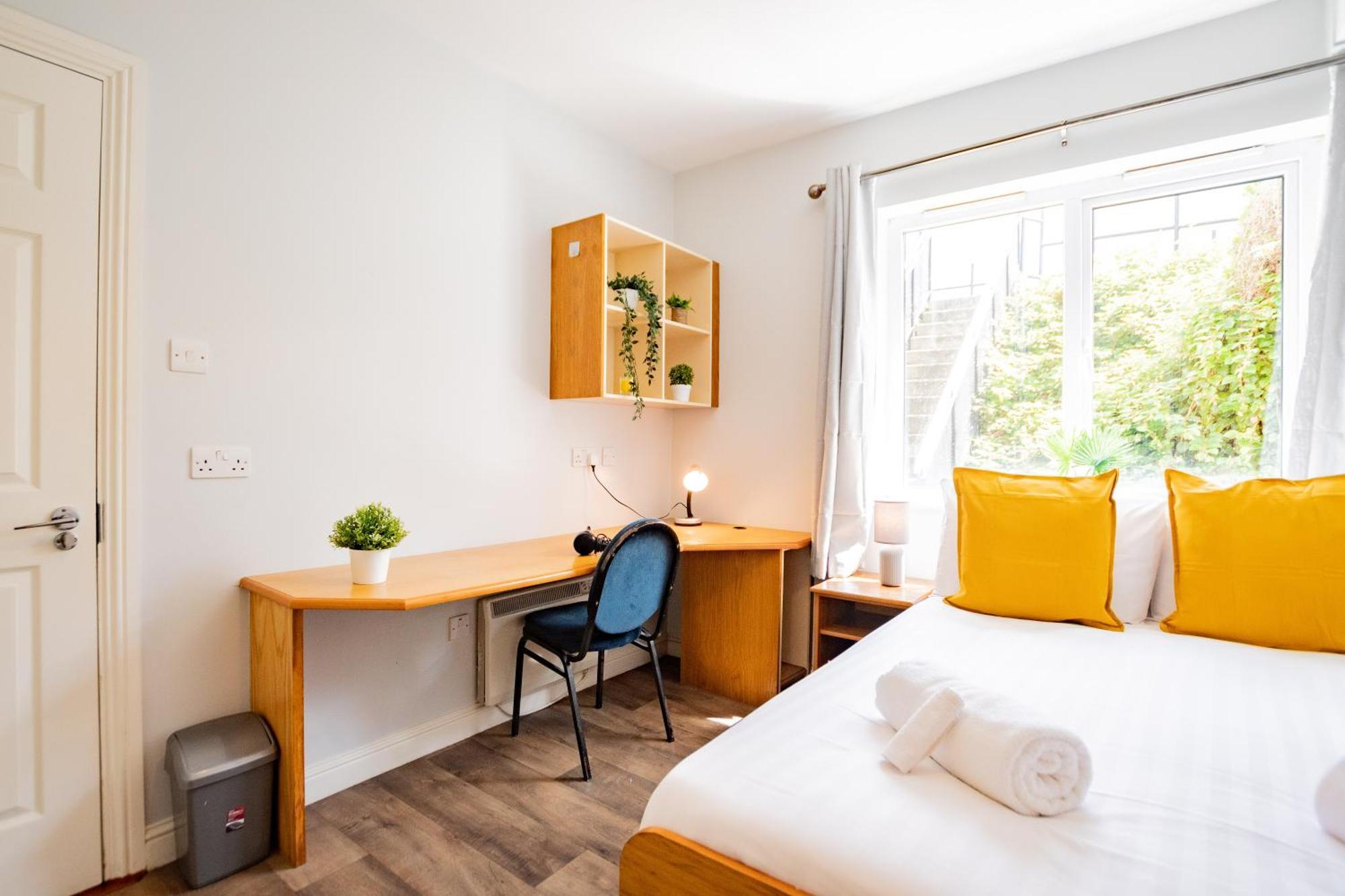 65 - Spacious Three Bed Apartment Galway