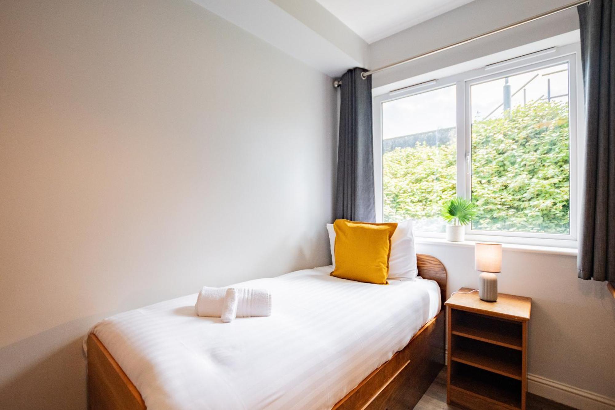65 - Spacious Three Bed * Galway