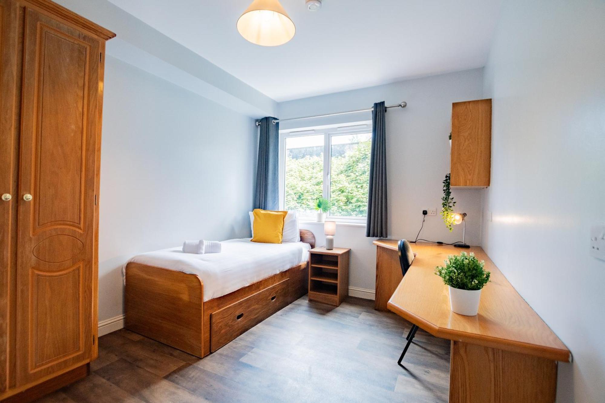 65 - Spacious Three Bed *