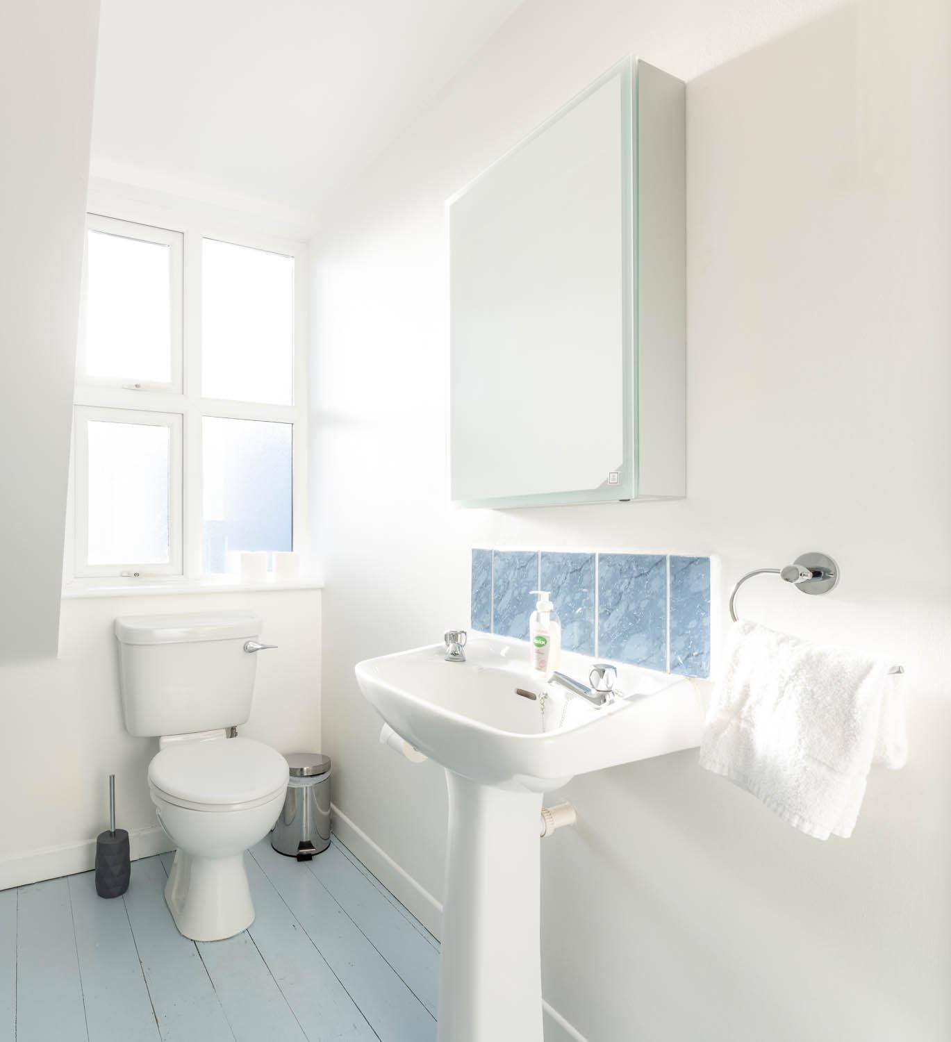 Modern Canal View Home, In Centre, Sleeps 8 * Galway