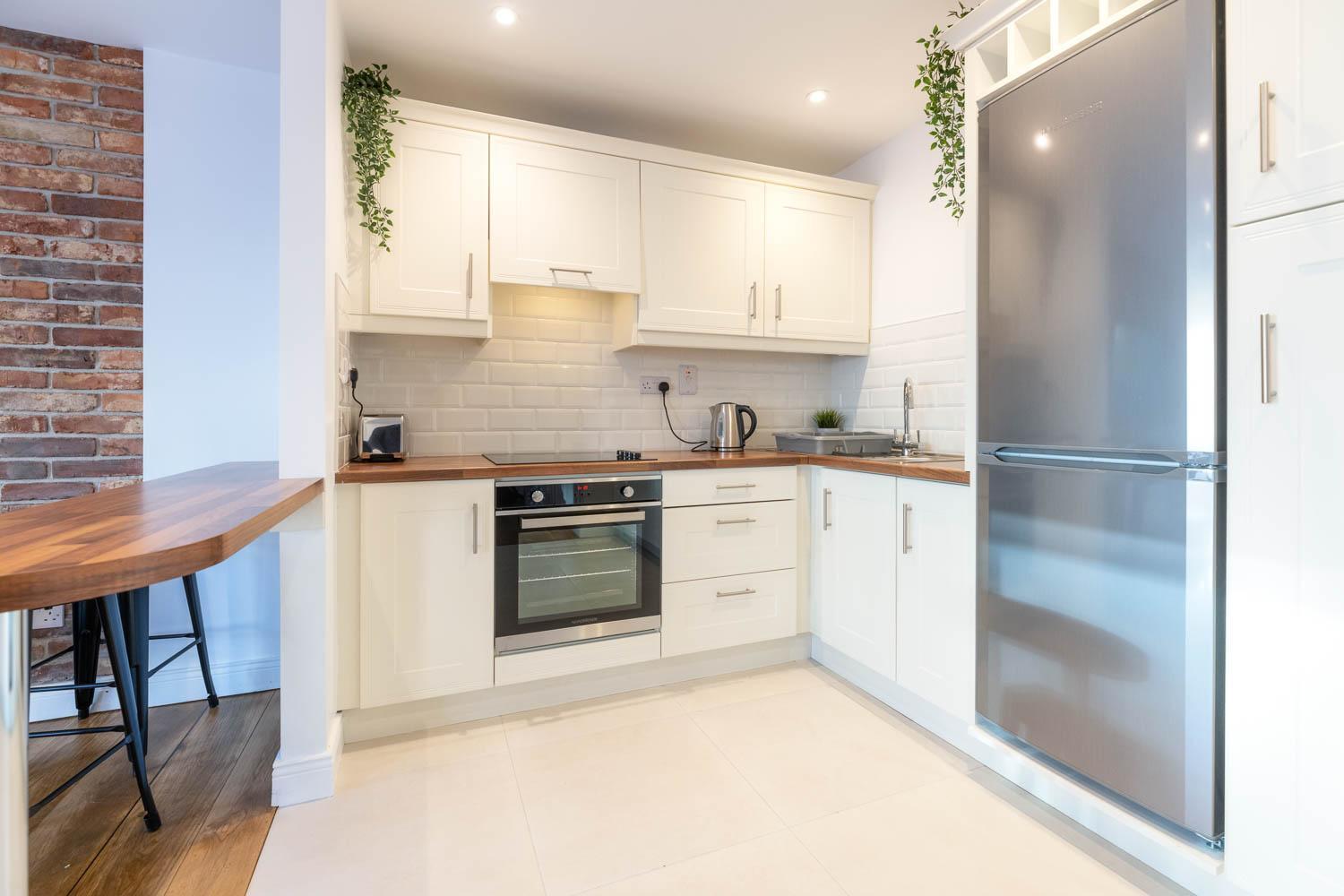 Modern Canal View Home, In Centre, Sleeps 8 Apartment Galway