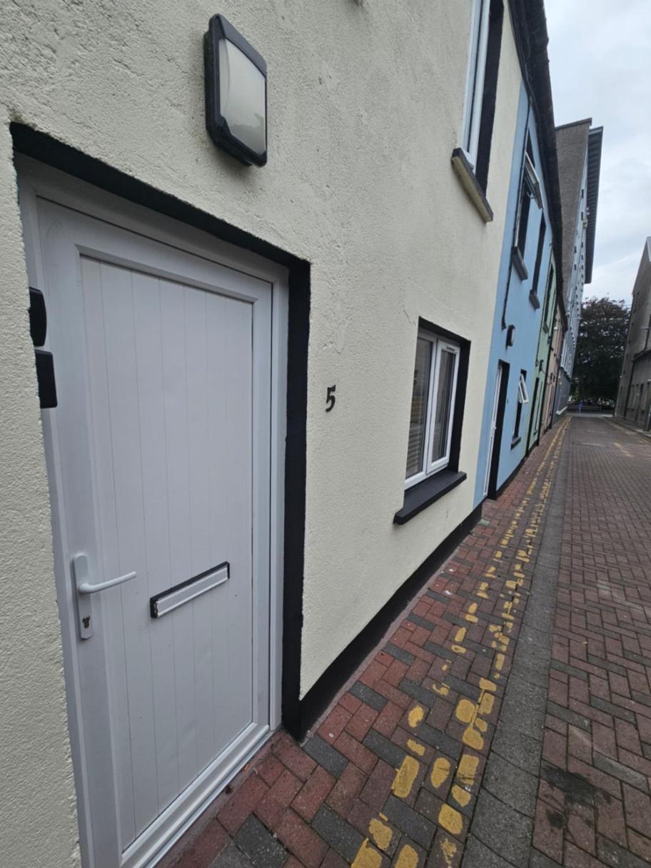 5 Eyre Square Lane * Galway