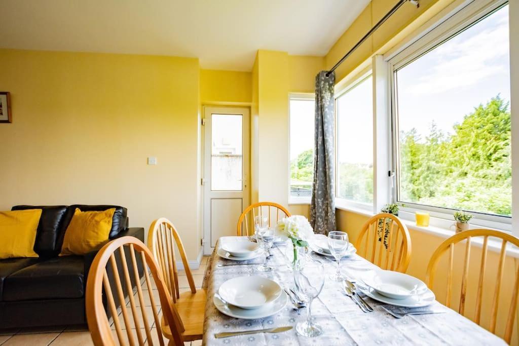 82 - 3 Bed By Shortstays * Galway