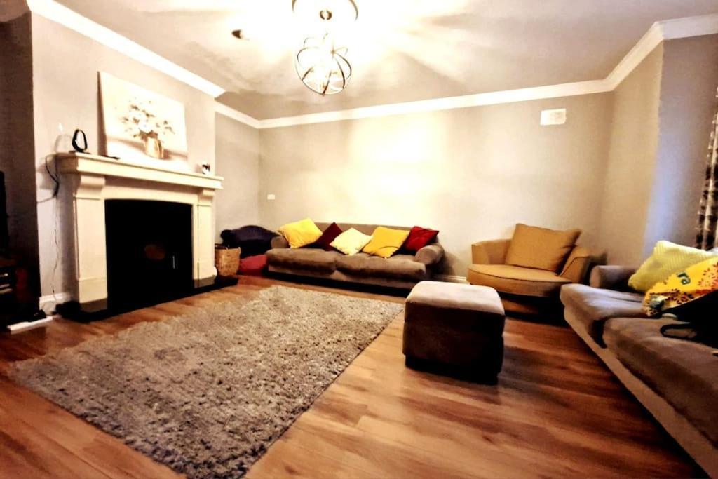 Your - Four Bed With Parking! Apartment *