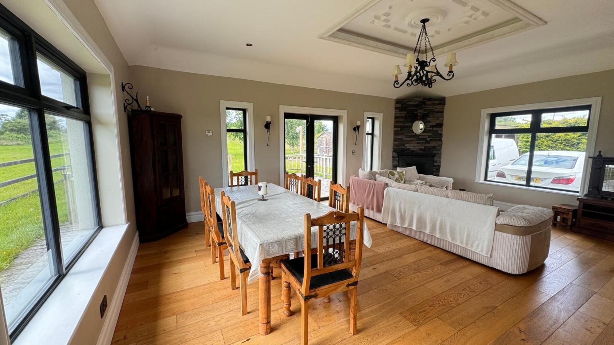 Country house Corndulla House