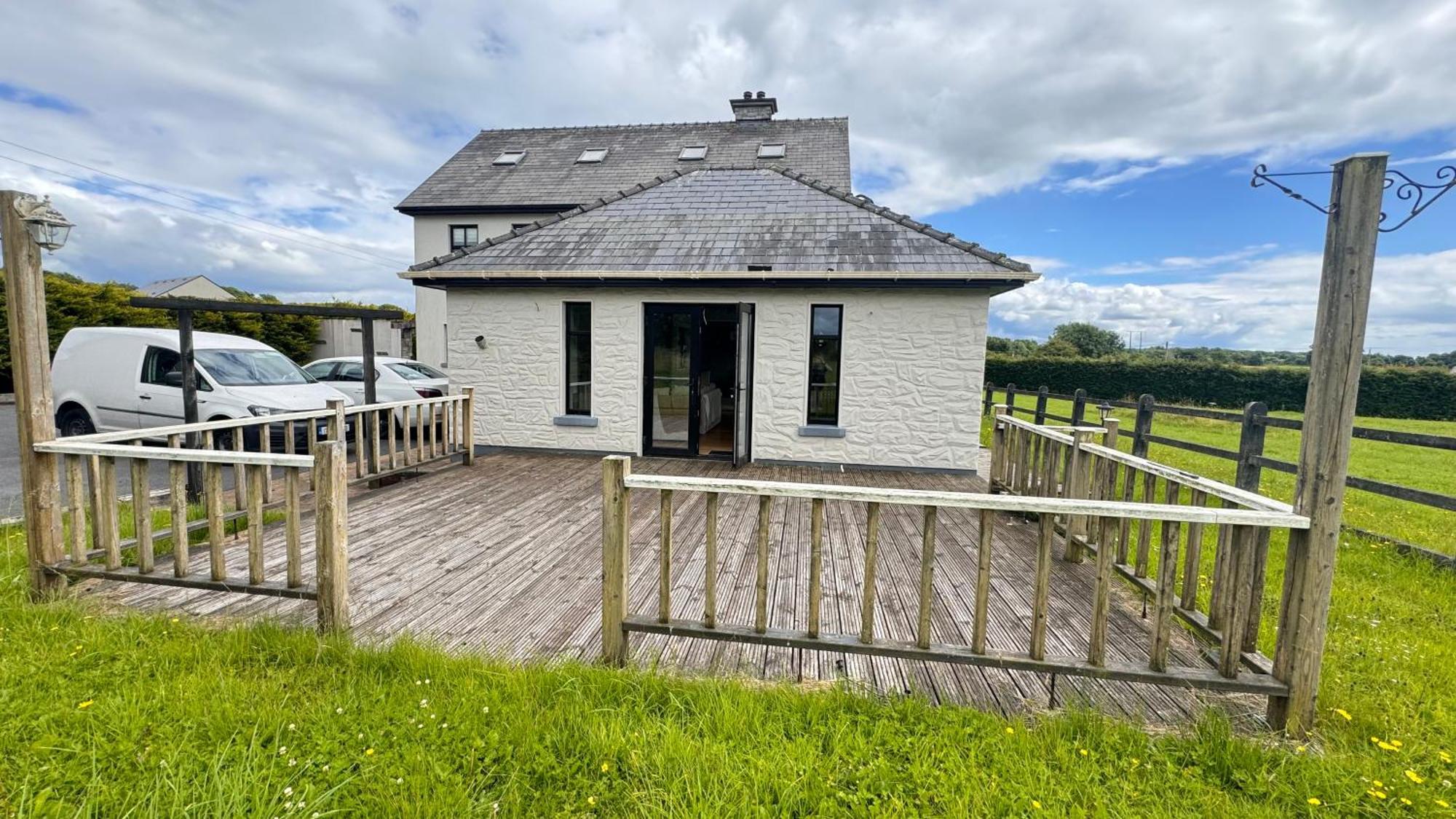 Corndulla House Country house *